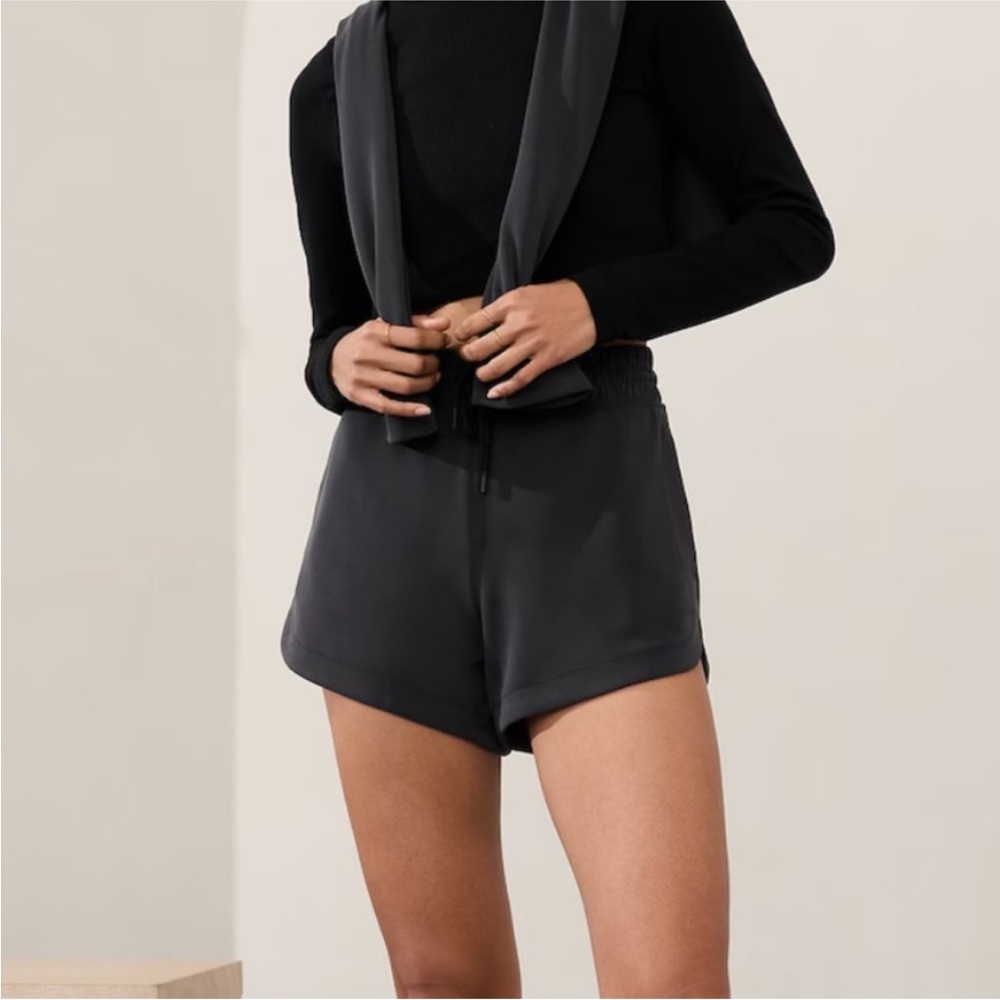 Athleta Seasoft Black Short Size M High Rise Soft Sporty
